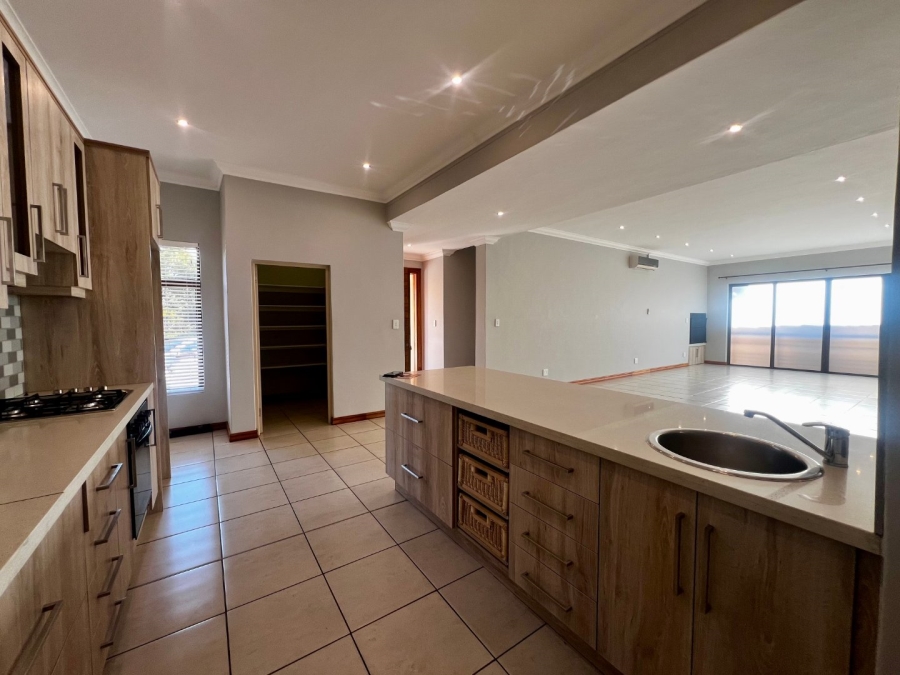 2 Bedroom Property for Sale in Xanadu North West